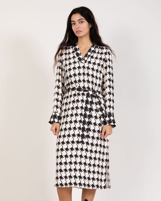 Dänische Mode und Lifestyle - Langarm Kleid mit Hahnentrittmuster