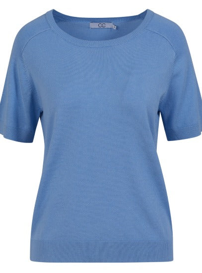 Dänische Mode und Lifestyle - blauer Kurzarmpullover