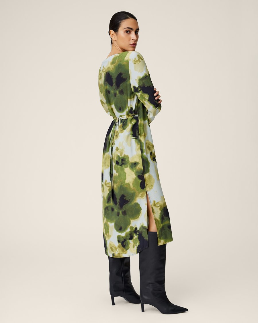 Typisch dänisches Kleid in Khaki und creme von MSCH