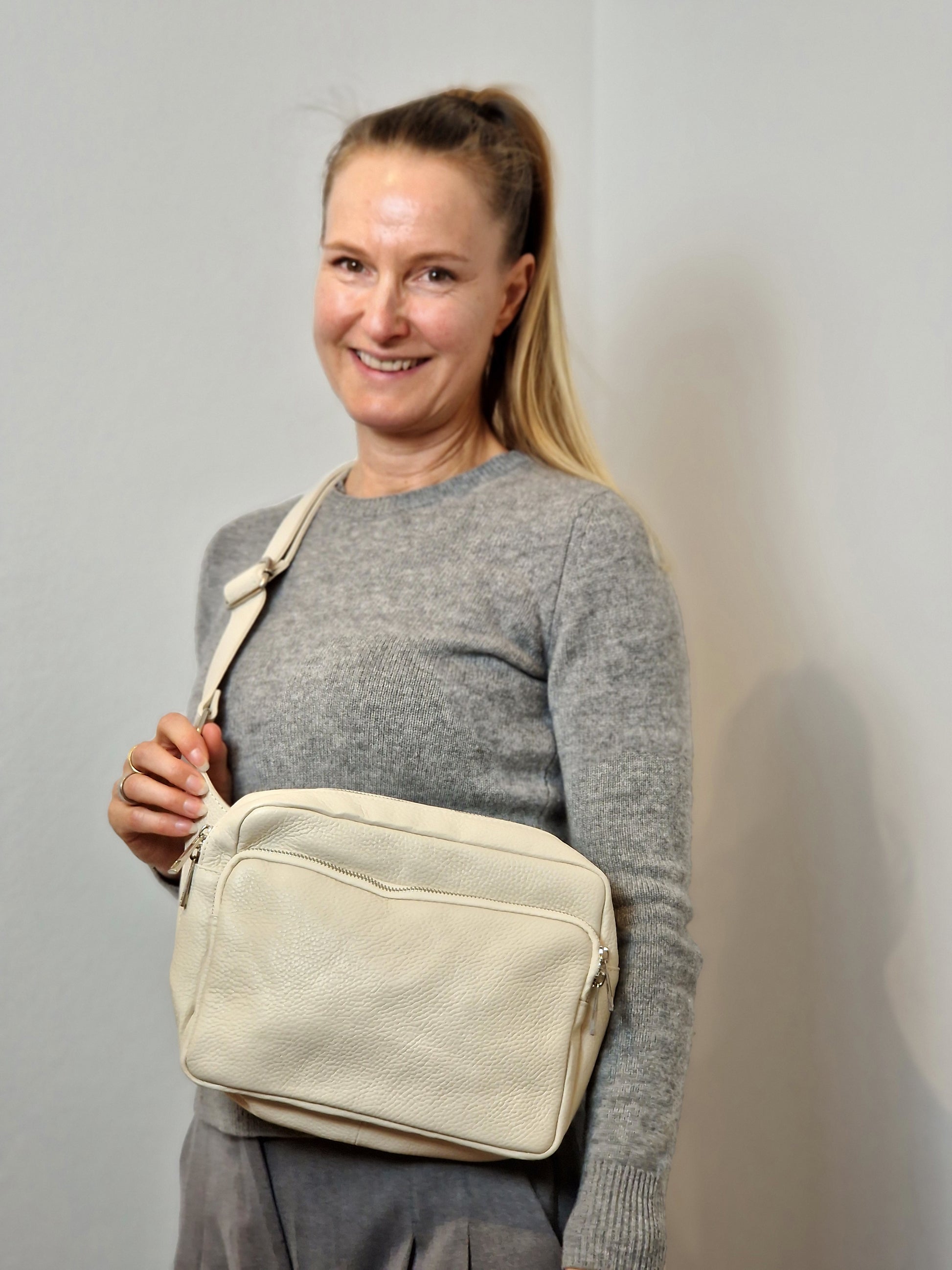 Lykke - Lederumhängetasche groß offwhite